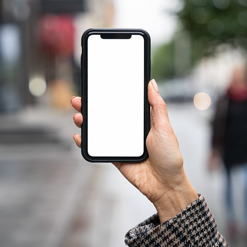 Bir Telefon Kadar Yaknz